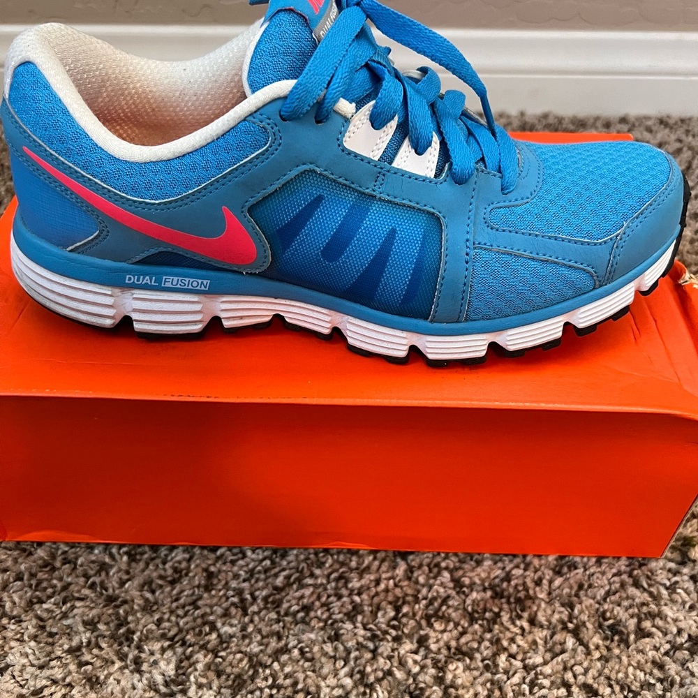 Womens Nike shoes